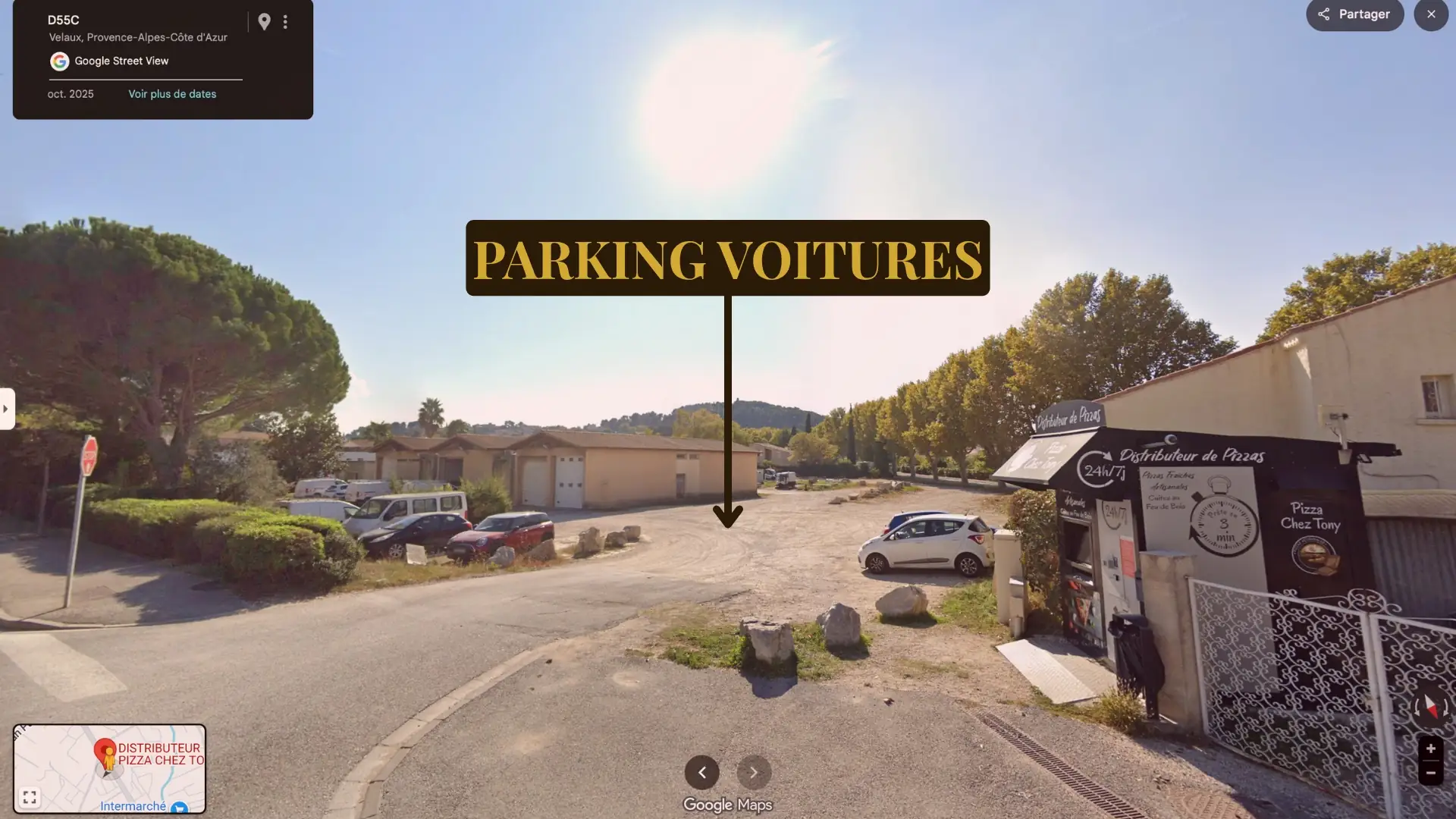 Parking devant le distributeur de pizzas Chez Anthony, Velaux